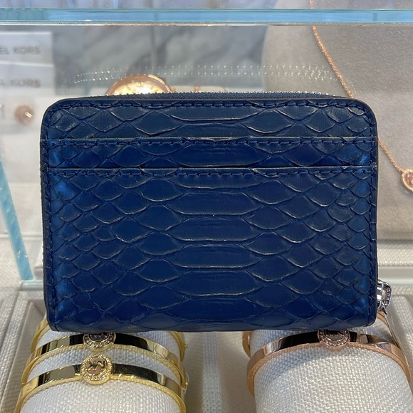 Michael Kors Women Medium Zip Around Card Case Coin Pouch Wallet Navy
NWT - Picture 4 of 16